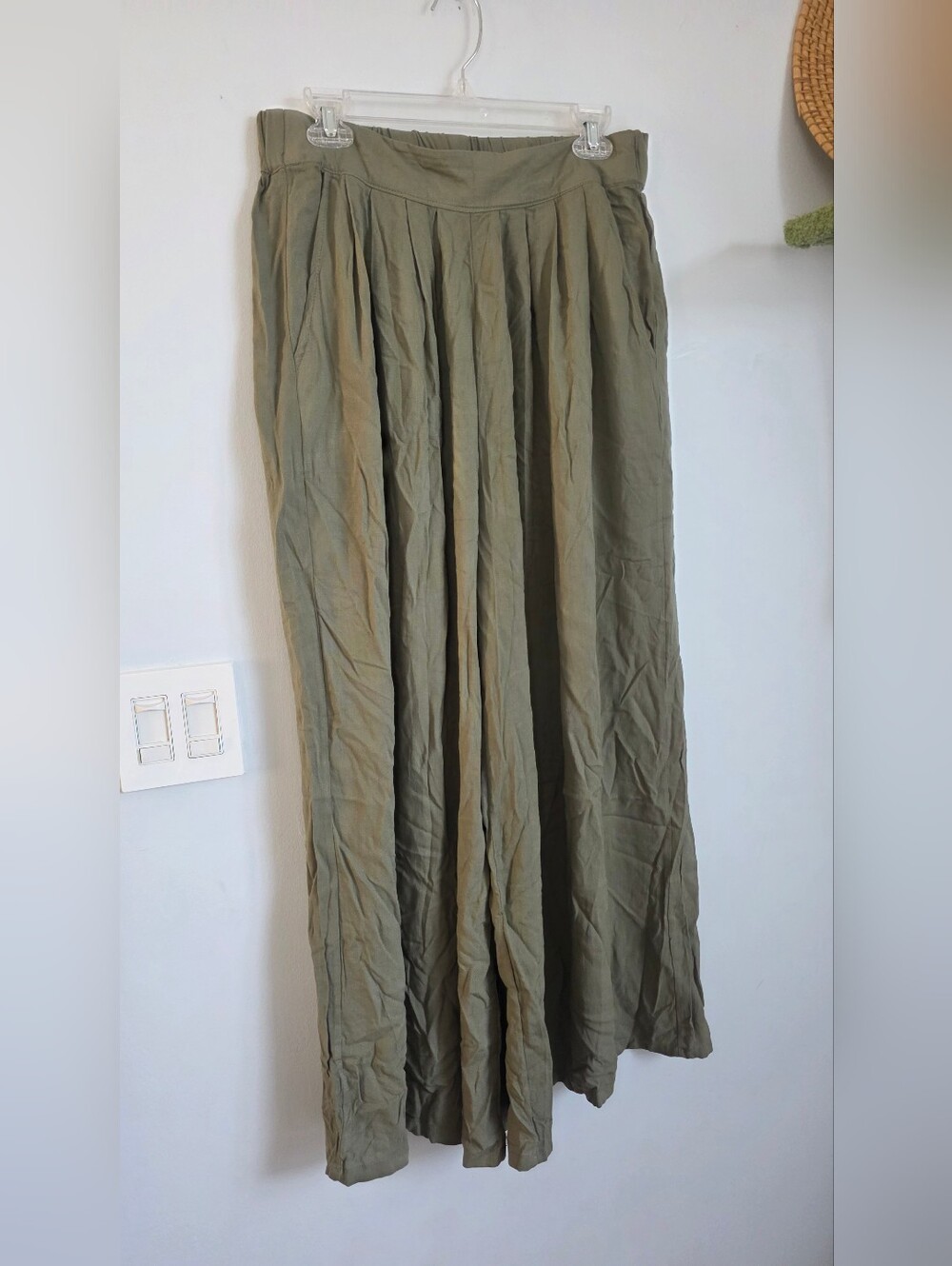 Hunter & Brown Women’s Olive Green Wide Leg Pants